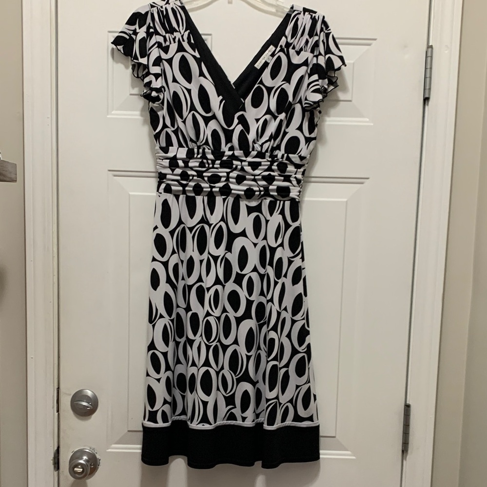 3/$15 Sandra Darren Black and White Circle Print Midi Dress Size 12 Petite